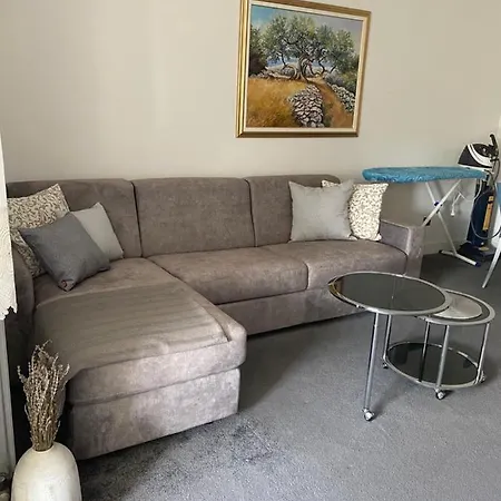 아파트 Apartman Njivice