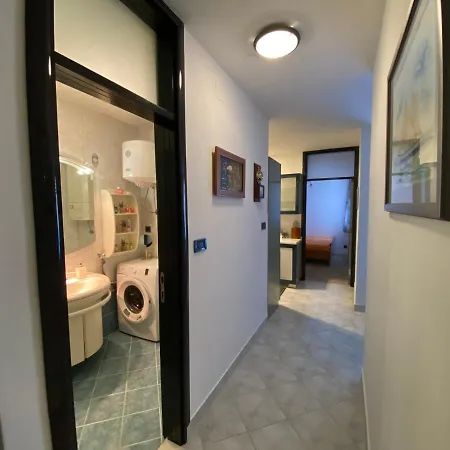 Apartman Njivice شقة