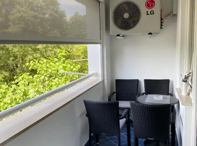 아파트 Apartman Njivice 니바이스